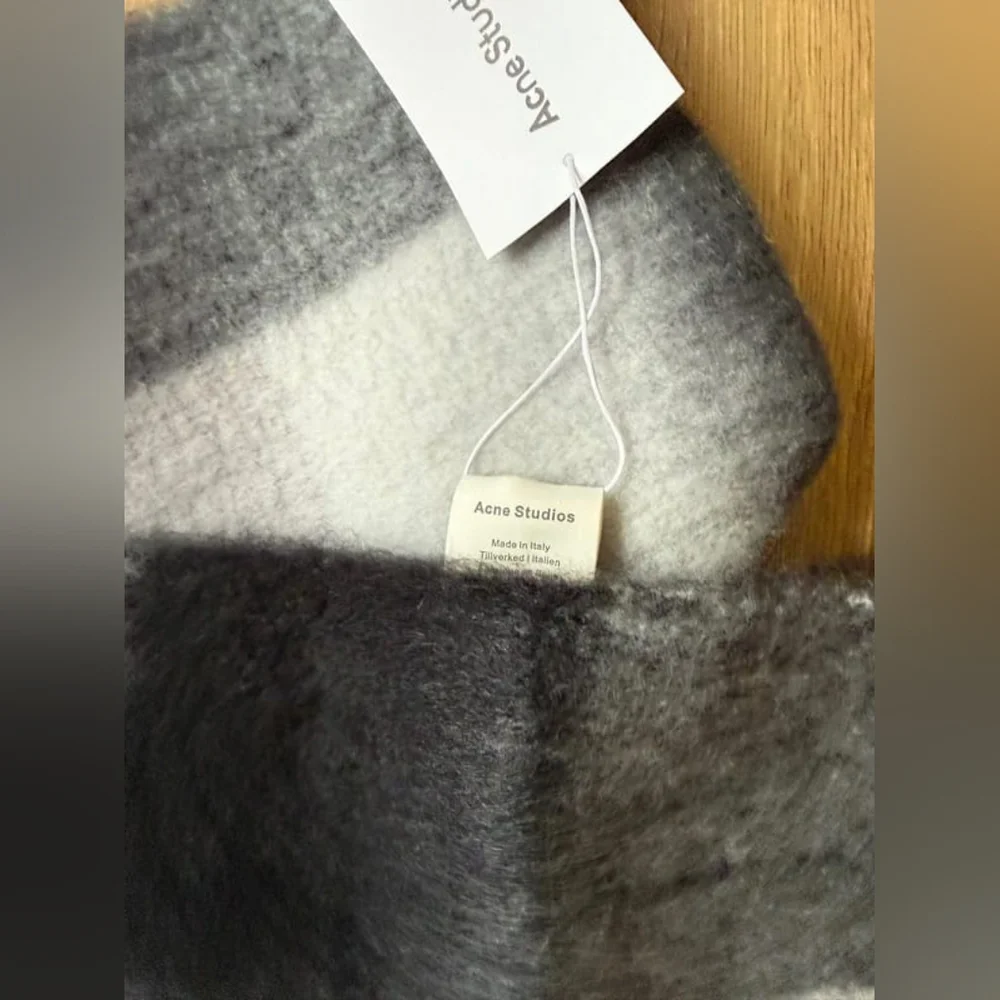 Acne Studios Scarf - Picture 3 of 5